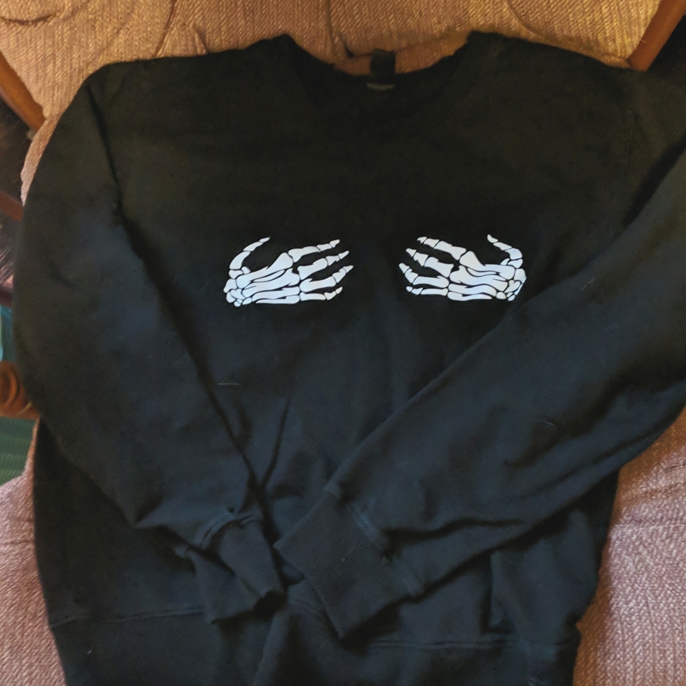 Black sweat shirt